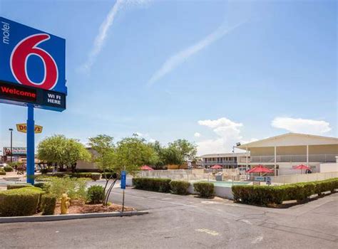 The 10 best cheap hotels in Youngtown, USA .